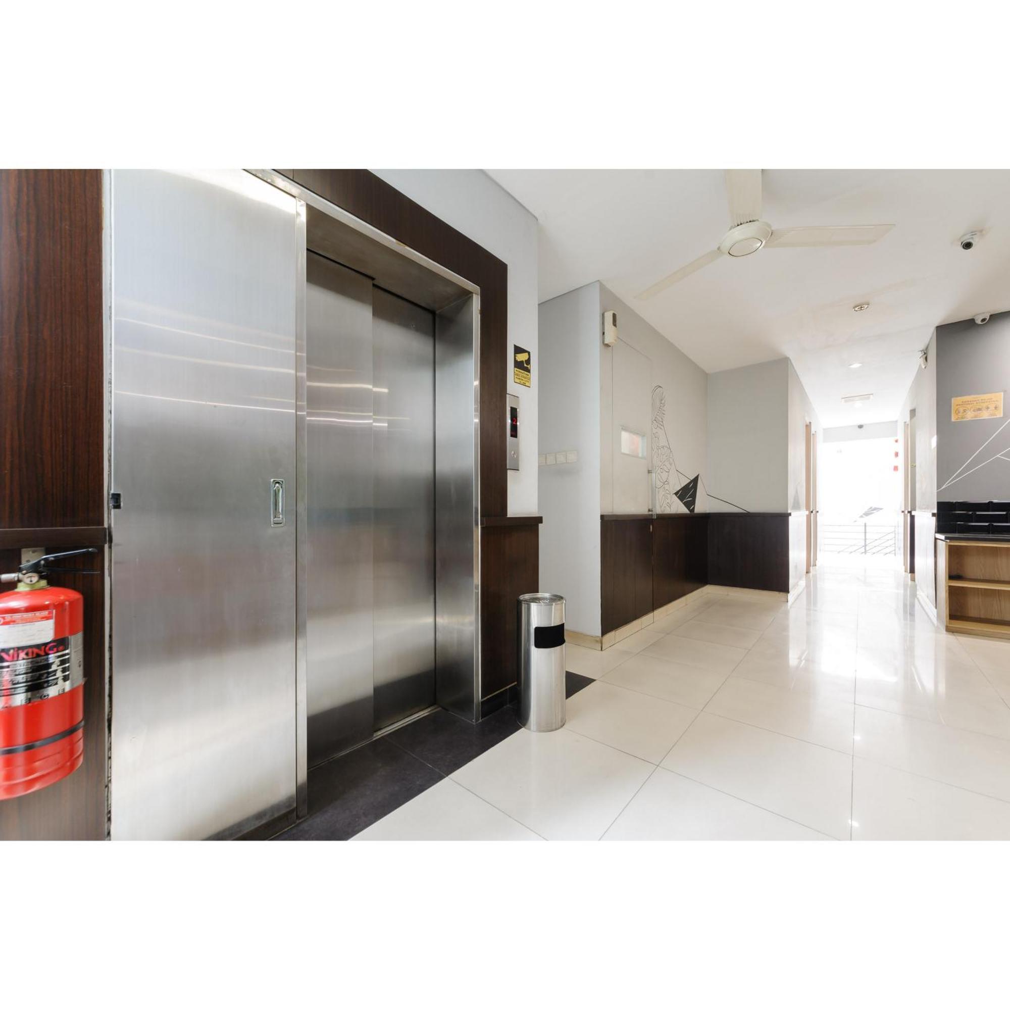 Reddoorz Plus Near Grand Indonesia Cakarta Dış mekan fotoğraf